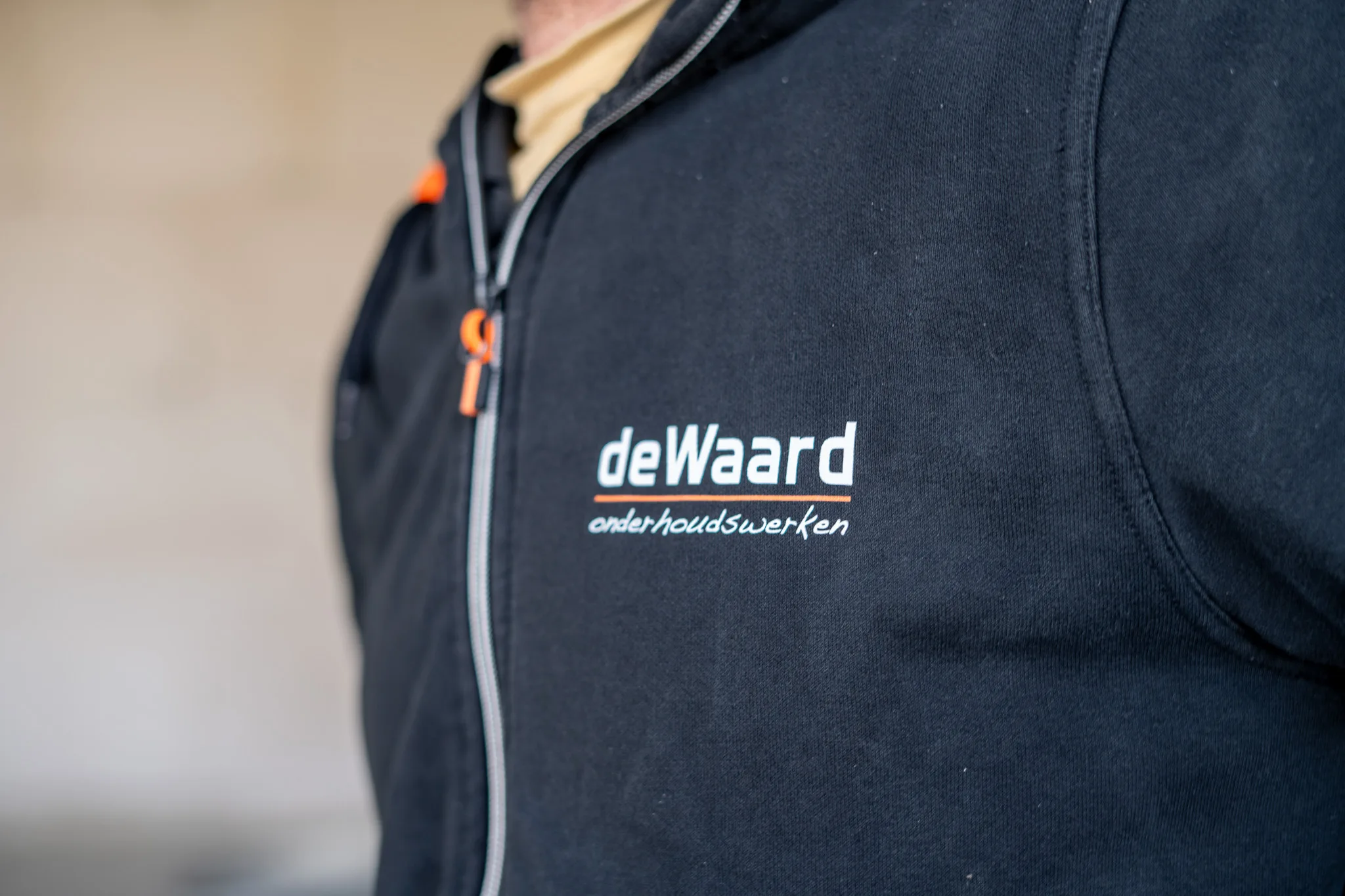 De Waard Onderhoudswerken, Een ochtend op de bouwplaats