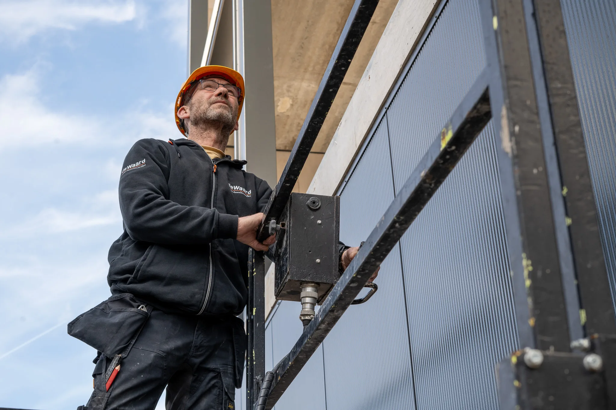 Eimert de Waard aan het werk op hoogte